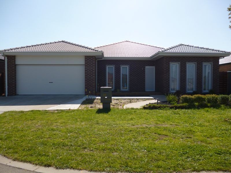 23 Flametree Circuit, Cranbourne VIC 3977