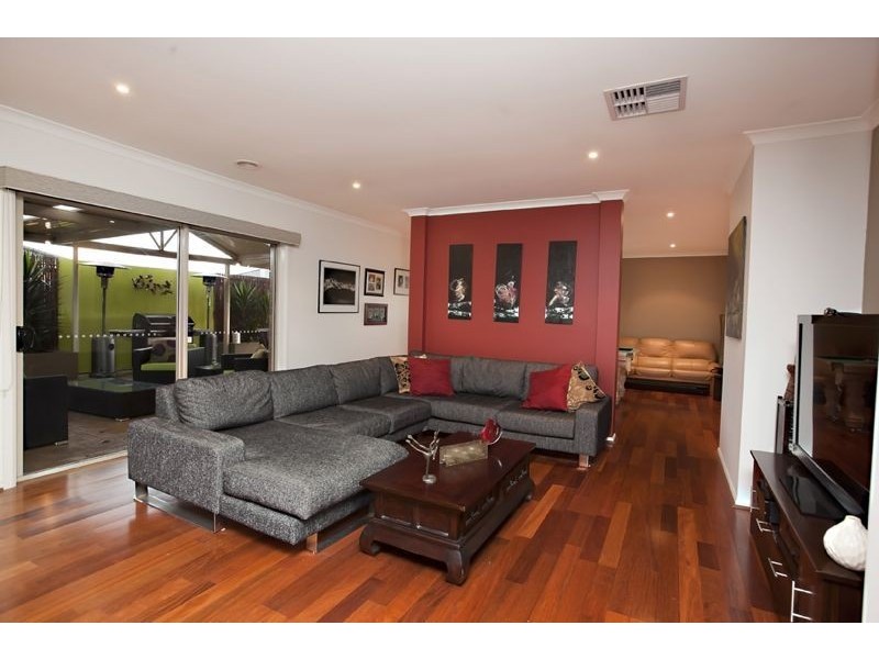 21 Castawellan Street, Lyndhurst VIC 3975