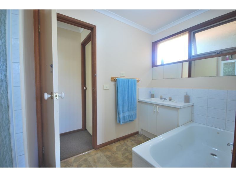 14 Caroline Crescent, Cranbourne VIC 3977