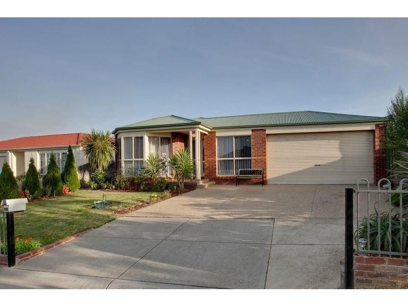 19 Greenbriar Way, Cranbourne VIC 3977
