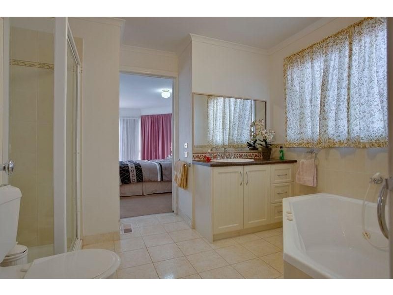 19 Greenbriar Way, Cranbourne VIC 3977