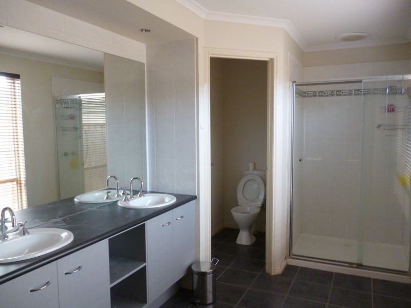 12 Silky Oak Drive, Cranbourne VIC 3977