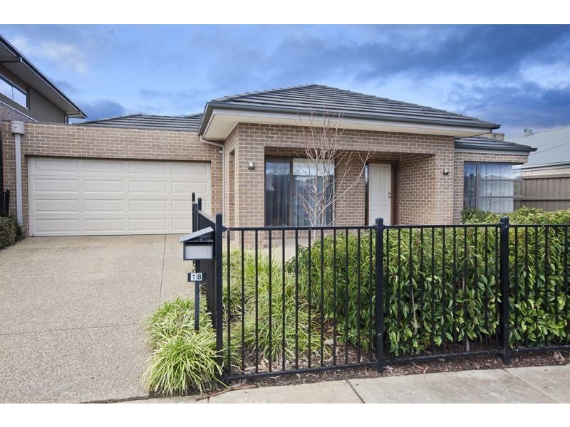18 Carbine Way, Lyndhurst VIC 3975