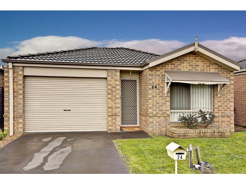 24 Mossman Drive, Cranbourne East VIC 3977