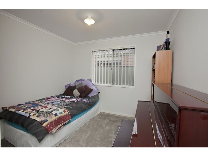 24 Mossman Drive, Cranbourne East VIC 3977