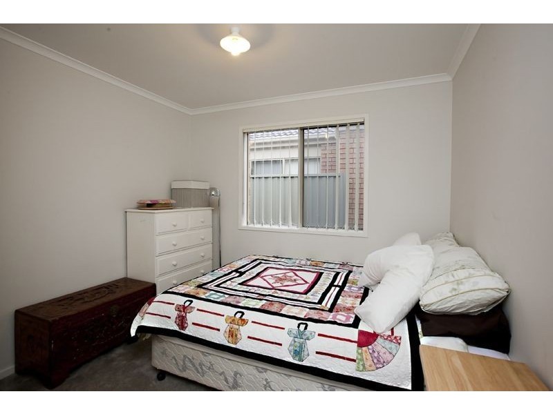 24 Mossman Drive, Cranbourne East VIC 3977