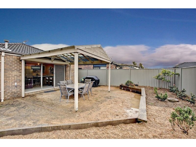 24 Mossman Drive, Cranbourne East VIC 3977