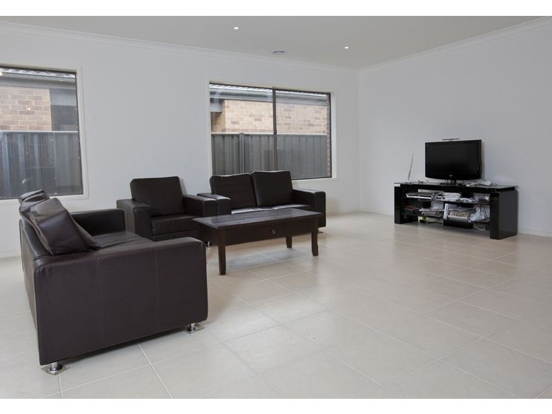 14 Charlock Drive, Cranbourne North VIC 3977