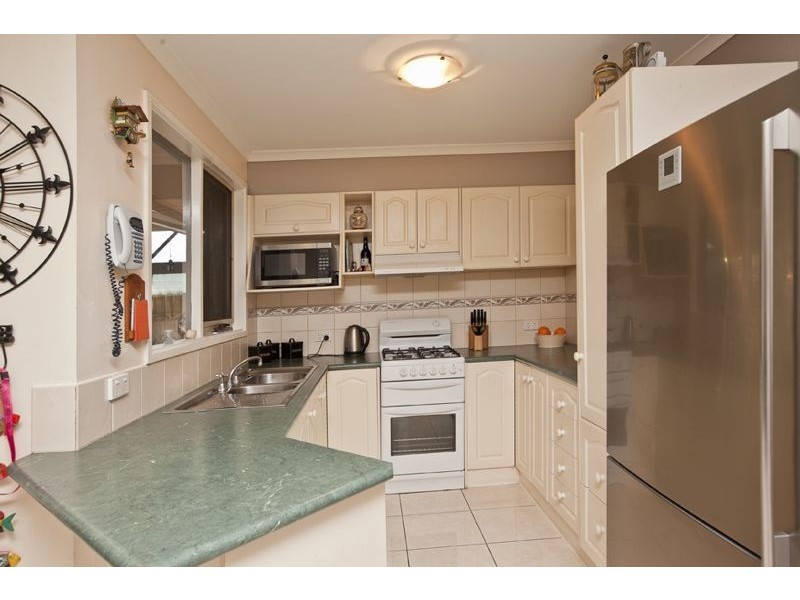 32 Josephine Avenue, Cranbourne North VIC 3977