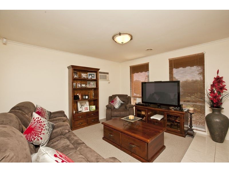 32 Josephine Avenue, Cranbourne North VIC 3977