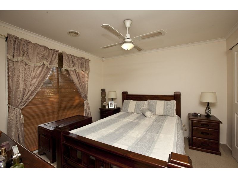 32 Josephine Avenue, Cranbourne North VIC 3977