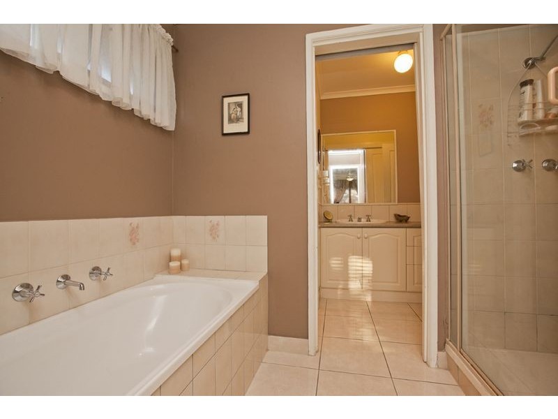 32 Josephine Avenue, Cranbourne North VIC 3977