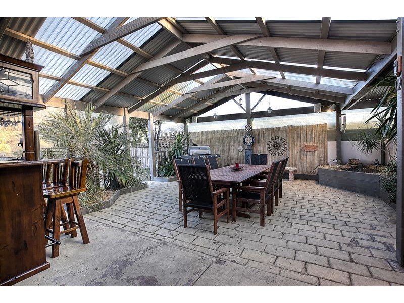 32 Josephine Avenue, Cranbourne North VIC 3977