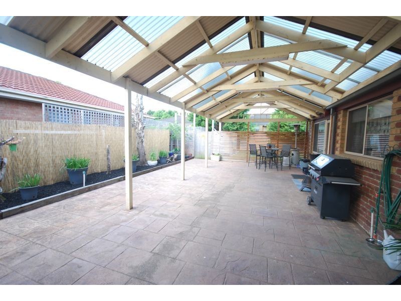 109 Lawless Drive, Cranbourne North VIC 3977