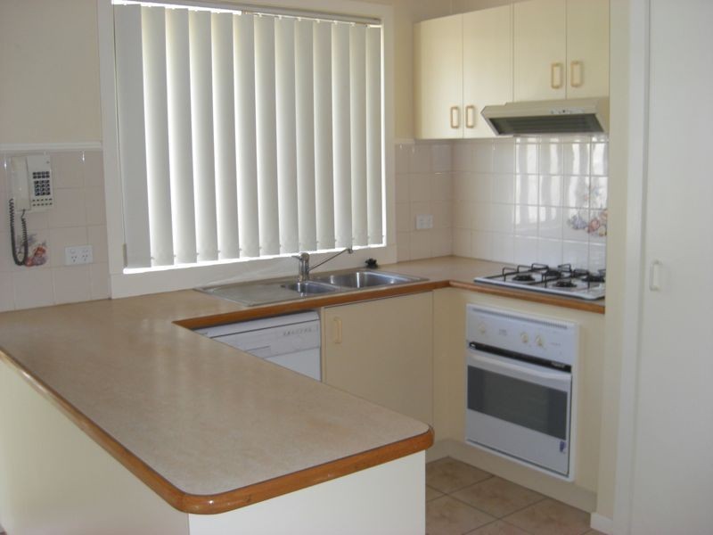 2/24 Latrobe Street, Cranbourne VIC 3977