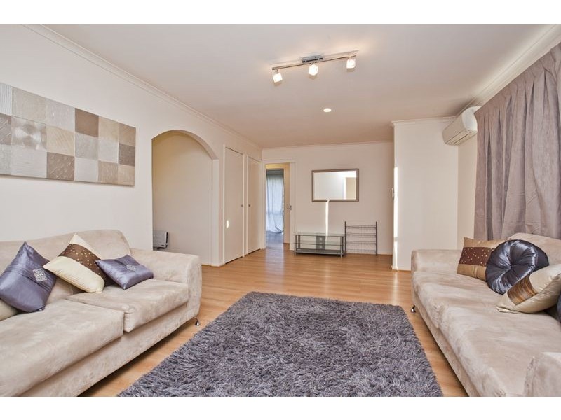 92 Gipps Crescent, Cranbourne North VIC 3977