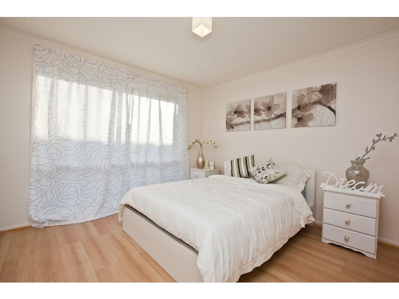 92 Gipps Crescent, Cranbourne North VIC 3977