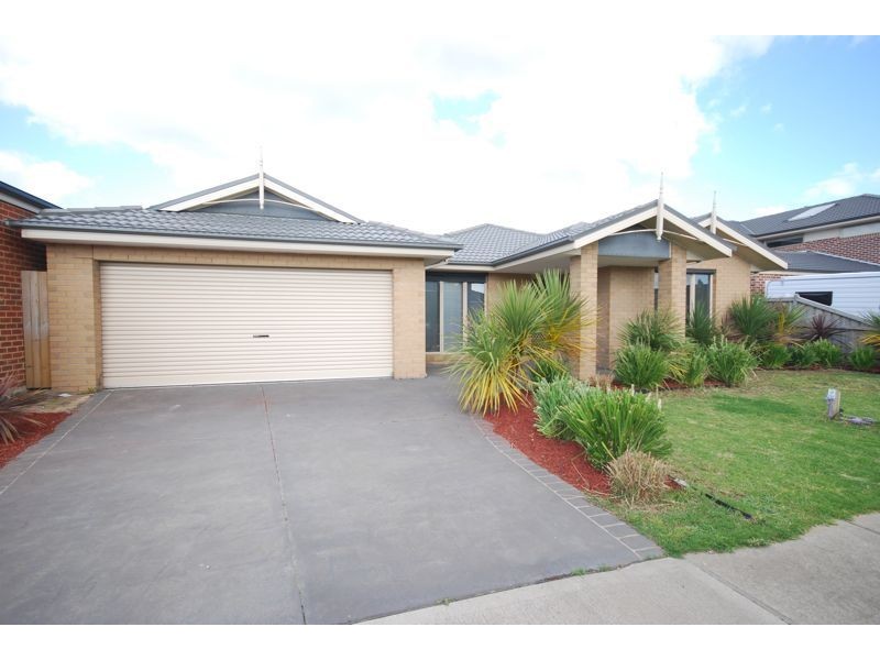 16 Dan Morgan Drive, Cranbourne VIC 3977