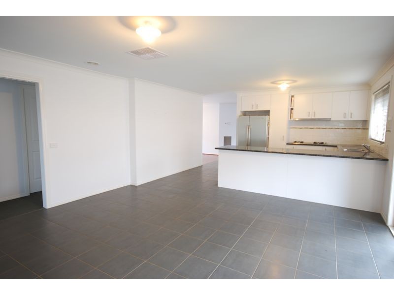 16 Dan Morgan Drive, Cranbourne VIC 3977