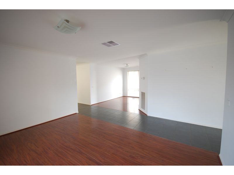 16 Dan Morgan Drive, Cranbourne VIC 3977