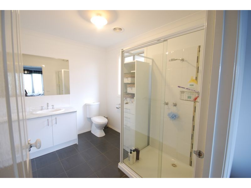 16 Dan Morgan Drive, Cranbourne VIC 3977