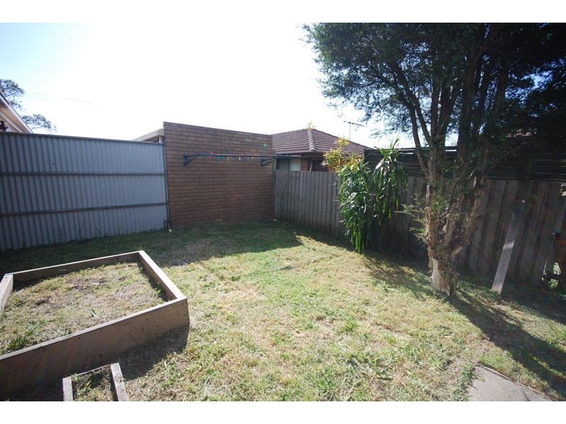 2/2 Fairfield Street, Cranbourne VIC 3977