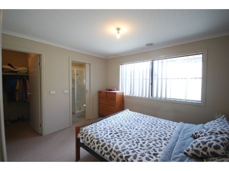 40 Tyndall Street, Cranbourne East VIC 3977