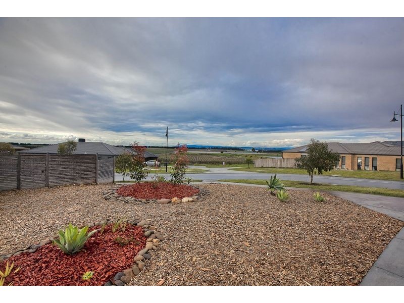 12 Mannavue Boulevard, Cranbourne North VIC 3977