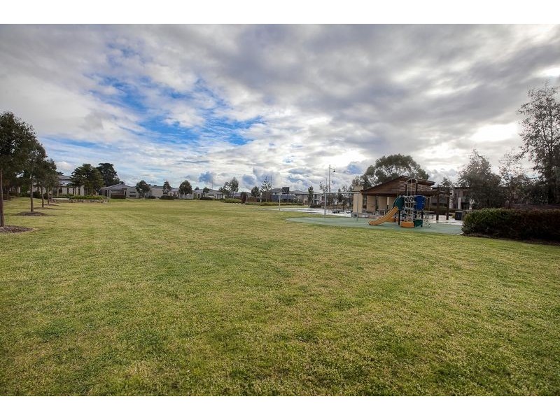 12 Mannavue Boulevard, Cranbourne North VIC 3977