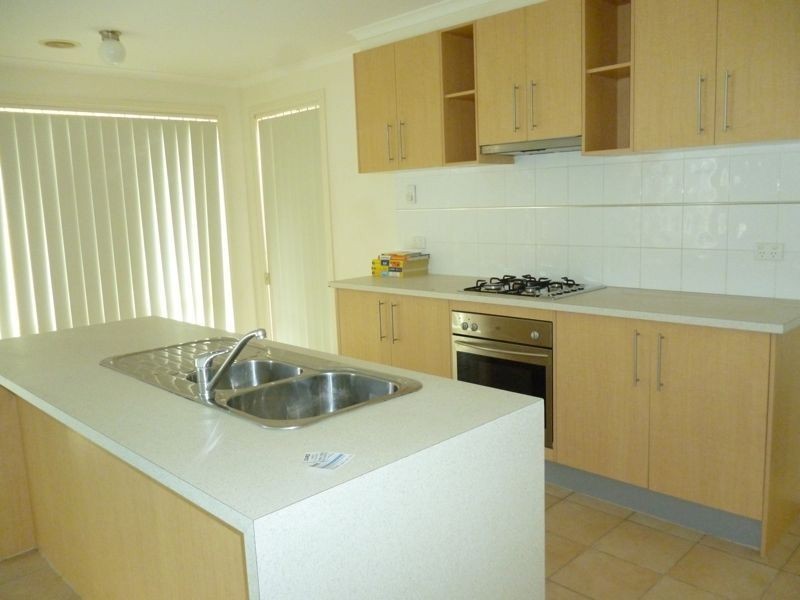 89 Scotsdale Drive, Cranbourne East VIC 3977