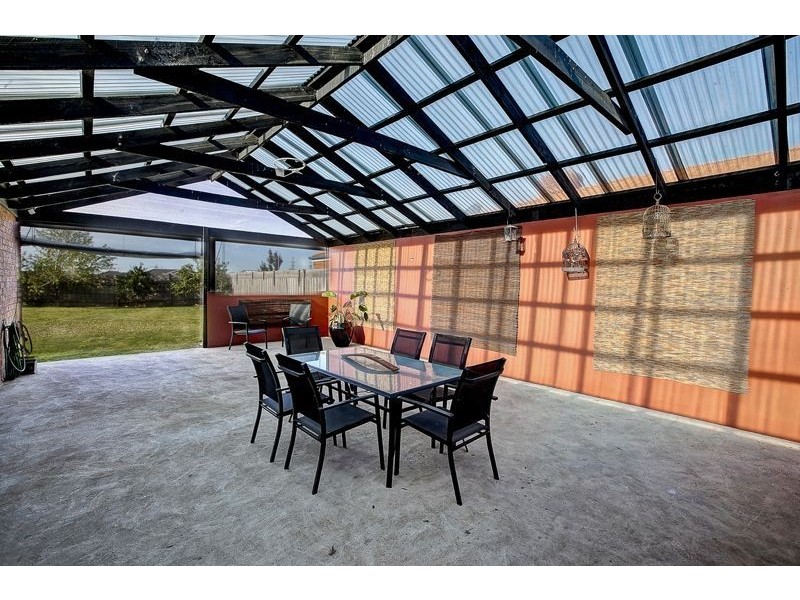 28 Bellbrae Crescent, Cranbourne West VIC 3977