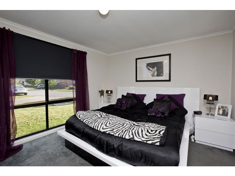 28 Bellbrae Crescent, Cranbourne West VIC 3977