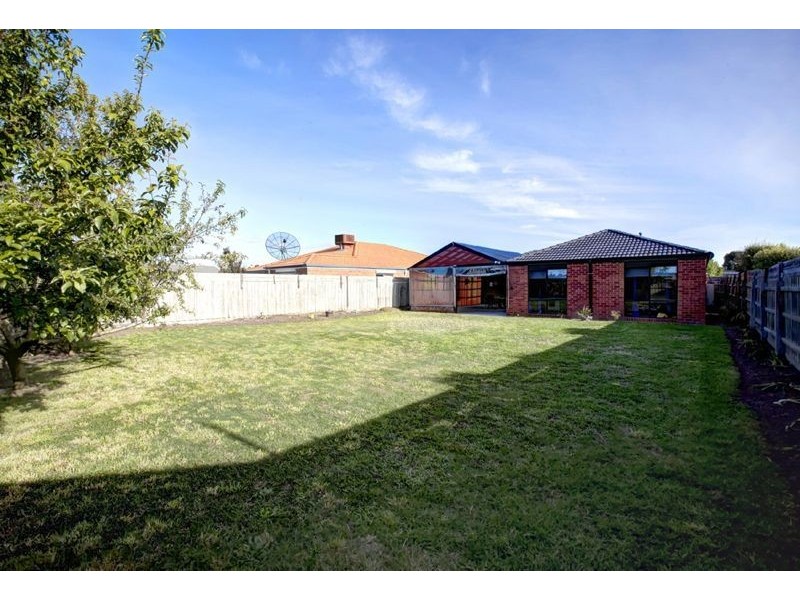 28 Bellbrae Crescent, Cranbourne West VIC 3977