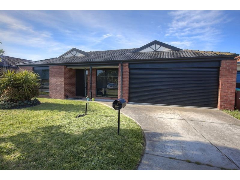 28 Bellbrae Crescent, Cranbourne West VIC 3977