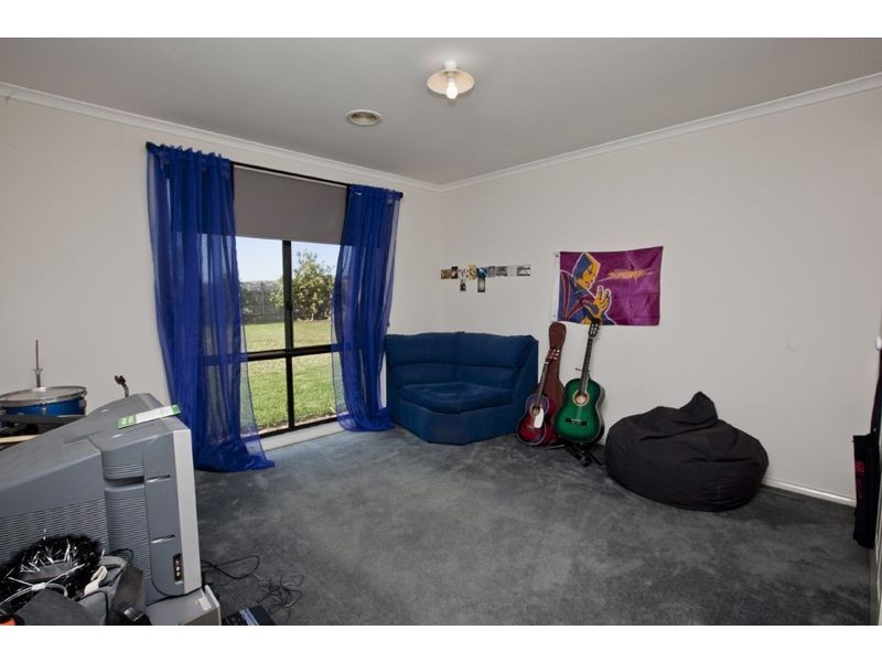 28 Bellbrae Crescent, Cranbourne West VIC 3977