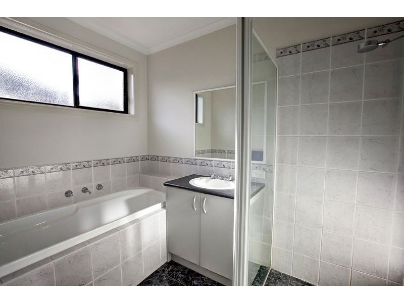 28 Bellbrae Crescent, Cranbourne West VIC 3977