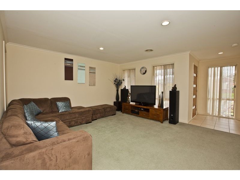 15 Breamlea Way, Cranbourne West VIC 3977