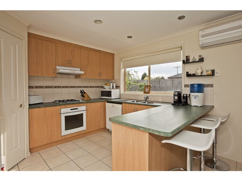 15 Breamlea Way, Cranbourne West VIC 3977