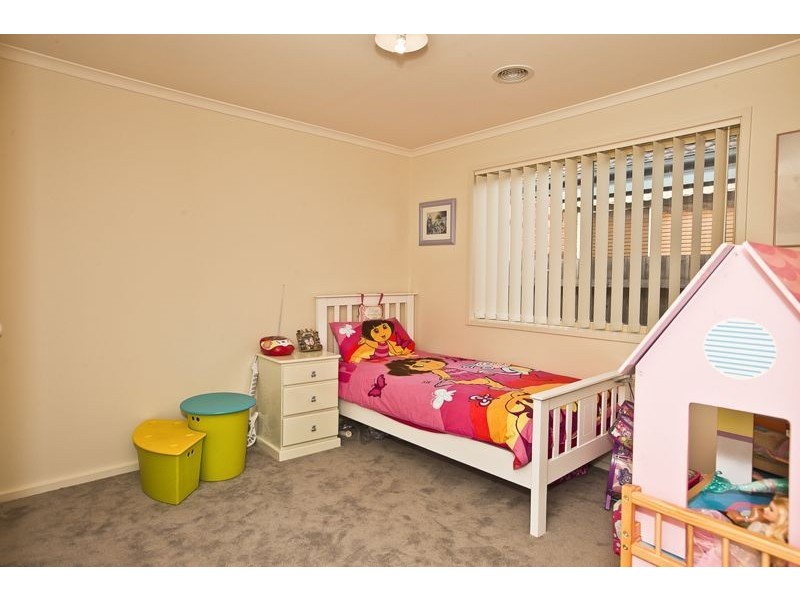 15 Breamlea Way, Cranbourne West VIC 3977