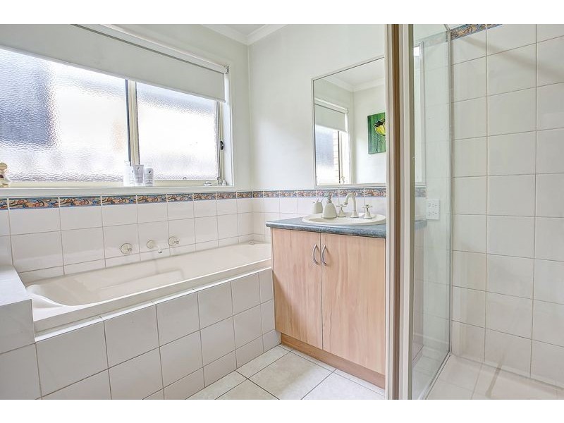 15 Breamlea Way, Cranbourne West VIC 3977