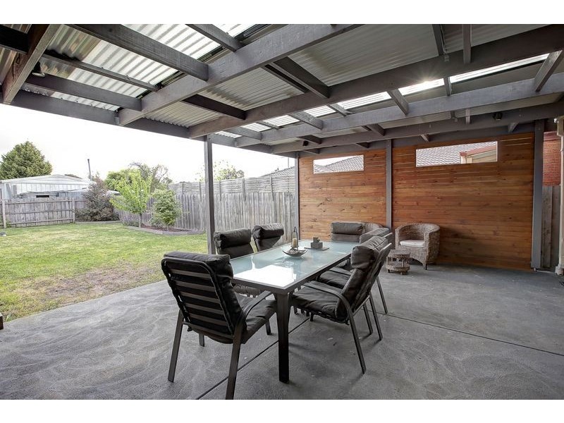 15 Breamlea Way, Cranbourne West VIC 3977