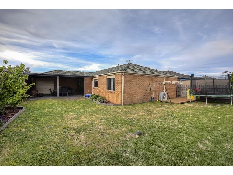 15 Breamlea Way, Cranbourne West VIC 3977