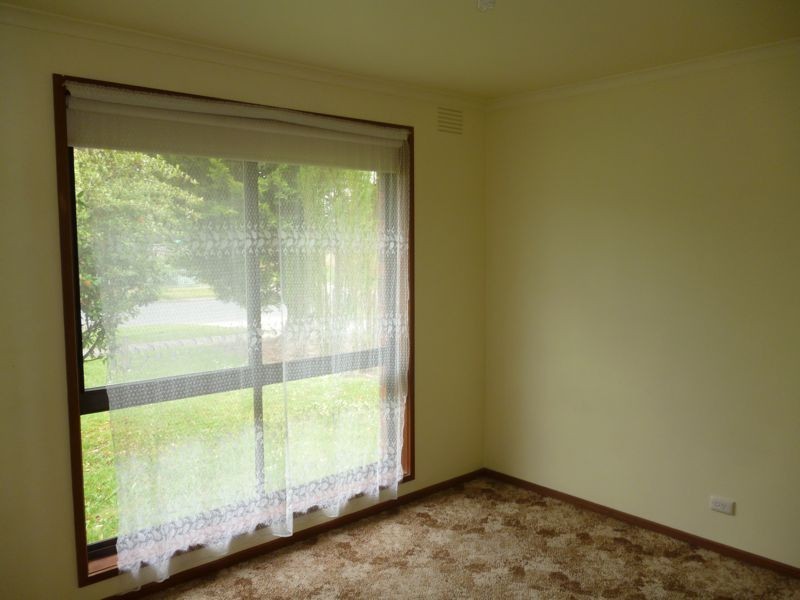 1/8 Fairbairn Road, Cranbourne VIC 3977