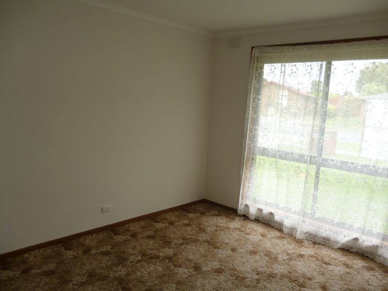 1/8 Fairbairn Road, Cranbourne VIC 3977