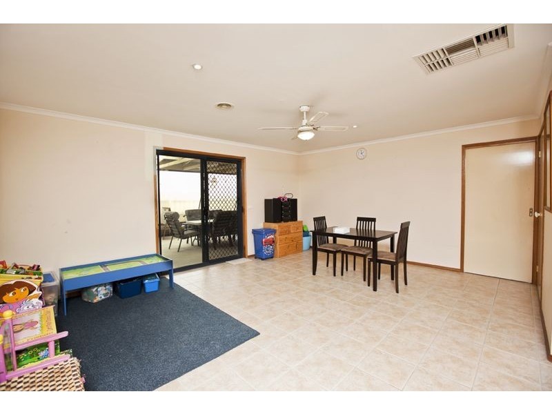 19 Geebung Road, Cranbourne West VIC 3977