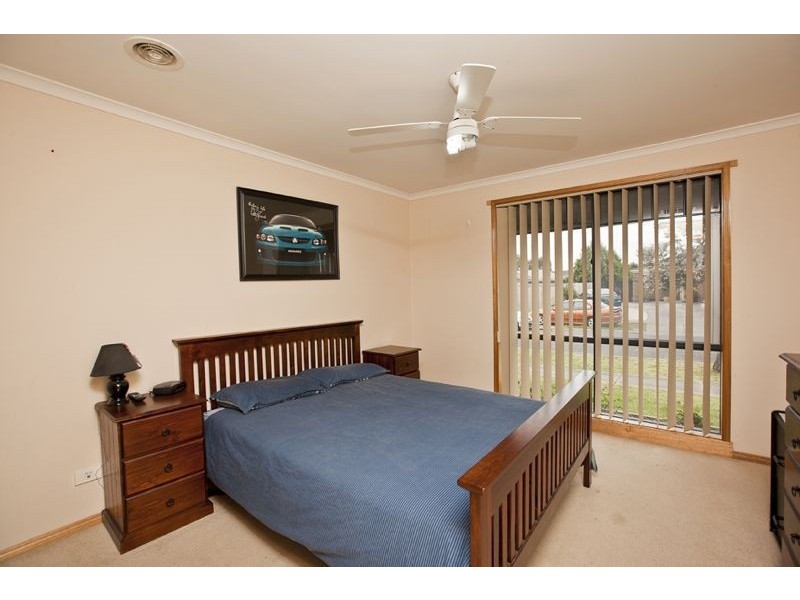19 Geebung Road, Cranbourne West VIC 3977