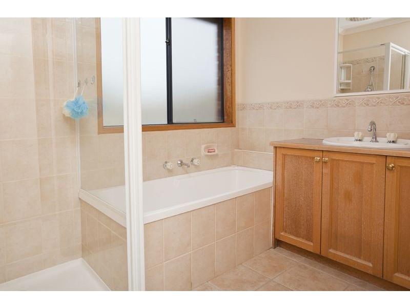 19 Geebung Road, Cranbourne West VIC 3977