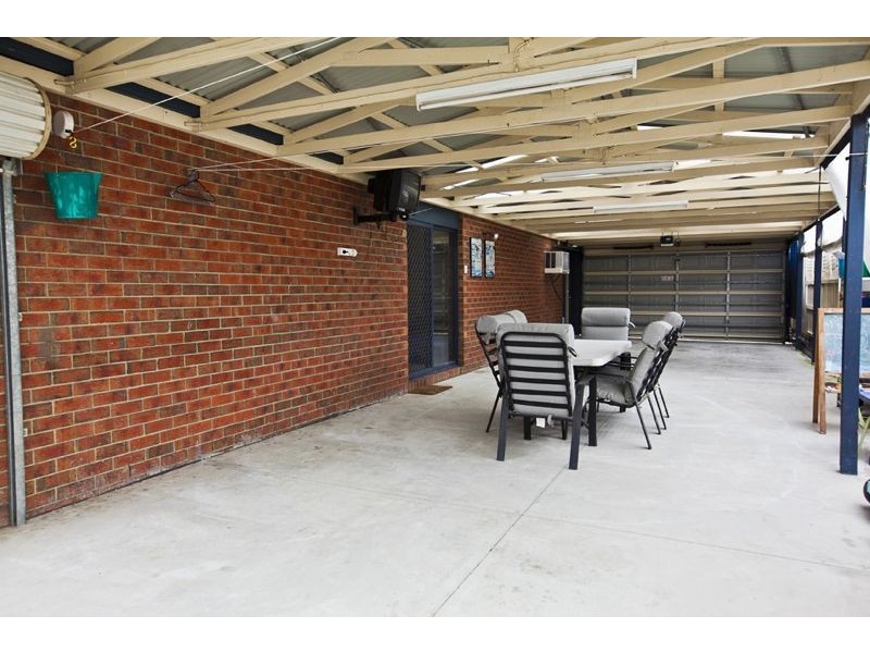 19 Geebung Road, Cranbourne West VIC 3977