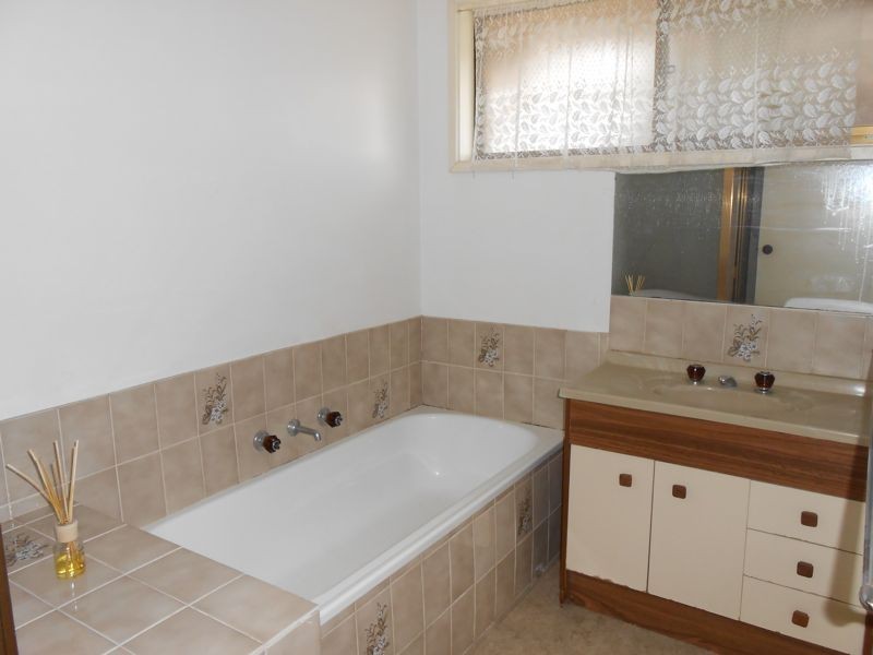 7 Glenwood Court, Cranbourne VIC 3977