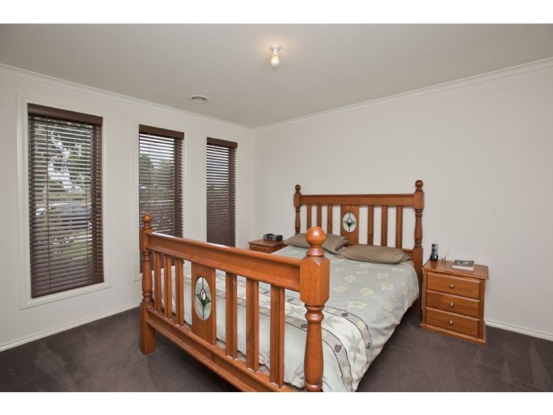 17 Bushranger Boulevard, Cranbourne East VIC 3977